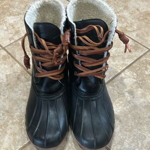 Hollis duck boots, made by seven7, size 9
